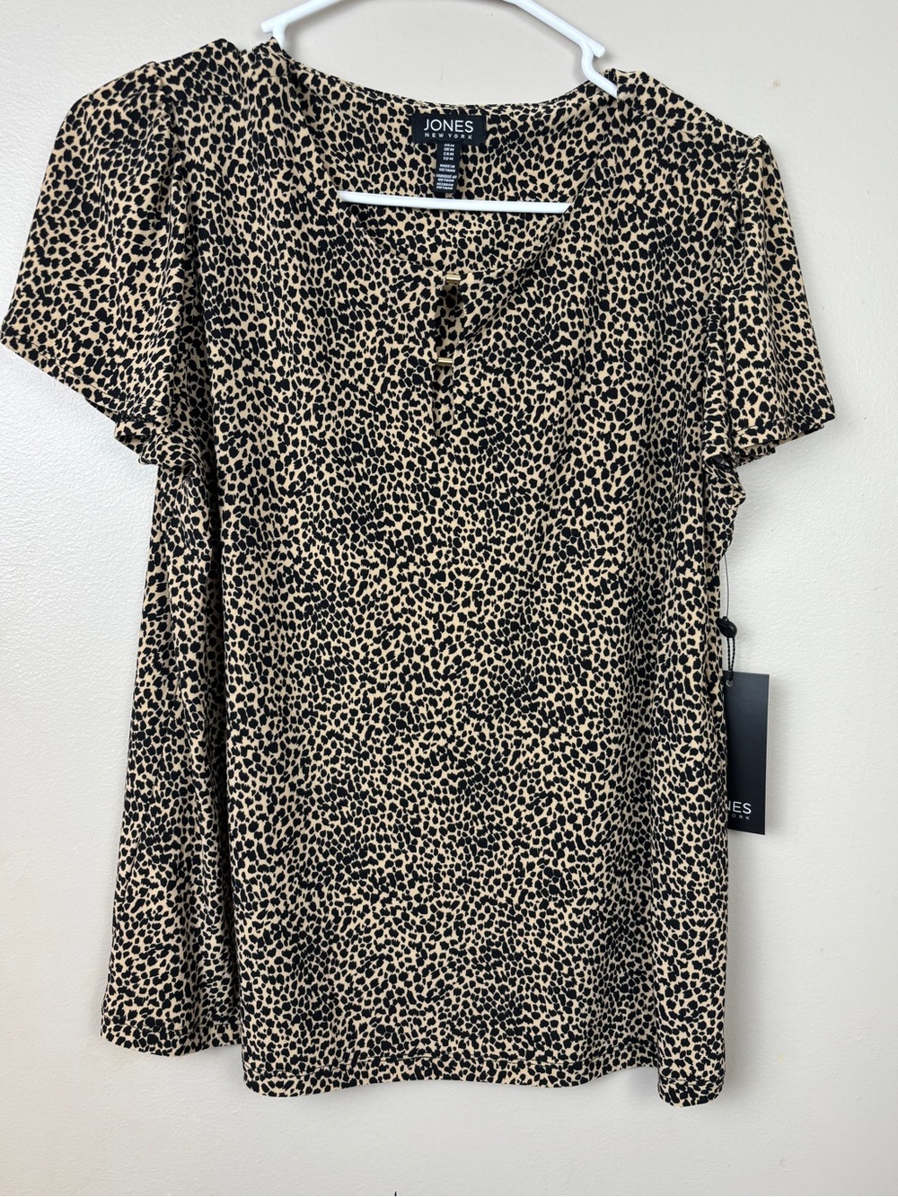 Jones New York Beige and Black Leopard Print Short Sleeve Tee